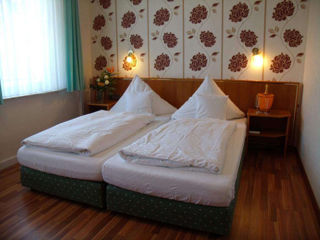 Landhotel Zum Niestetal Quarto foto